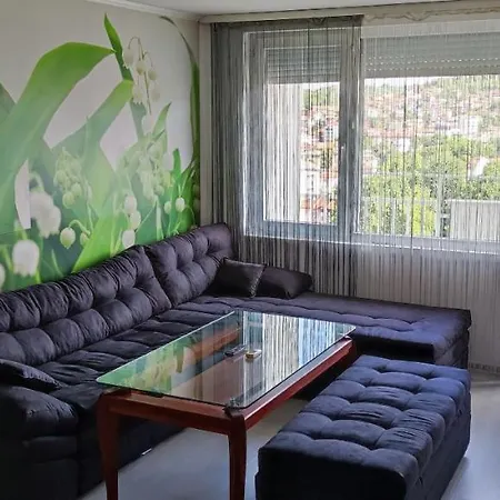 александра Apartment *
