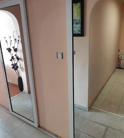 александра Apartment *