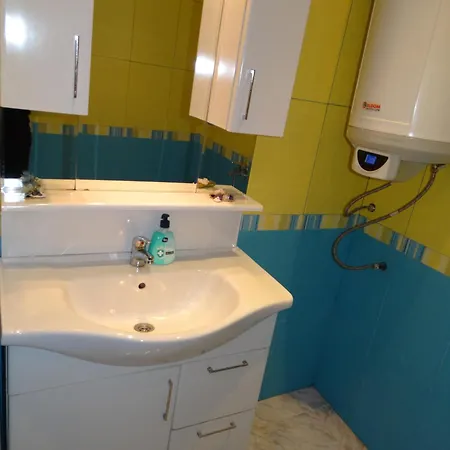 александра Apartment *
